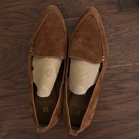 White Mountain Shoes - White Mountain Tan Suede Loafers Pointed Toe Flats Women’s Shoes size 8.5